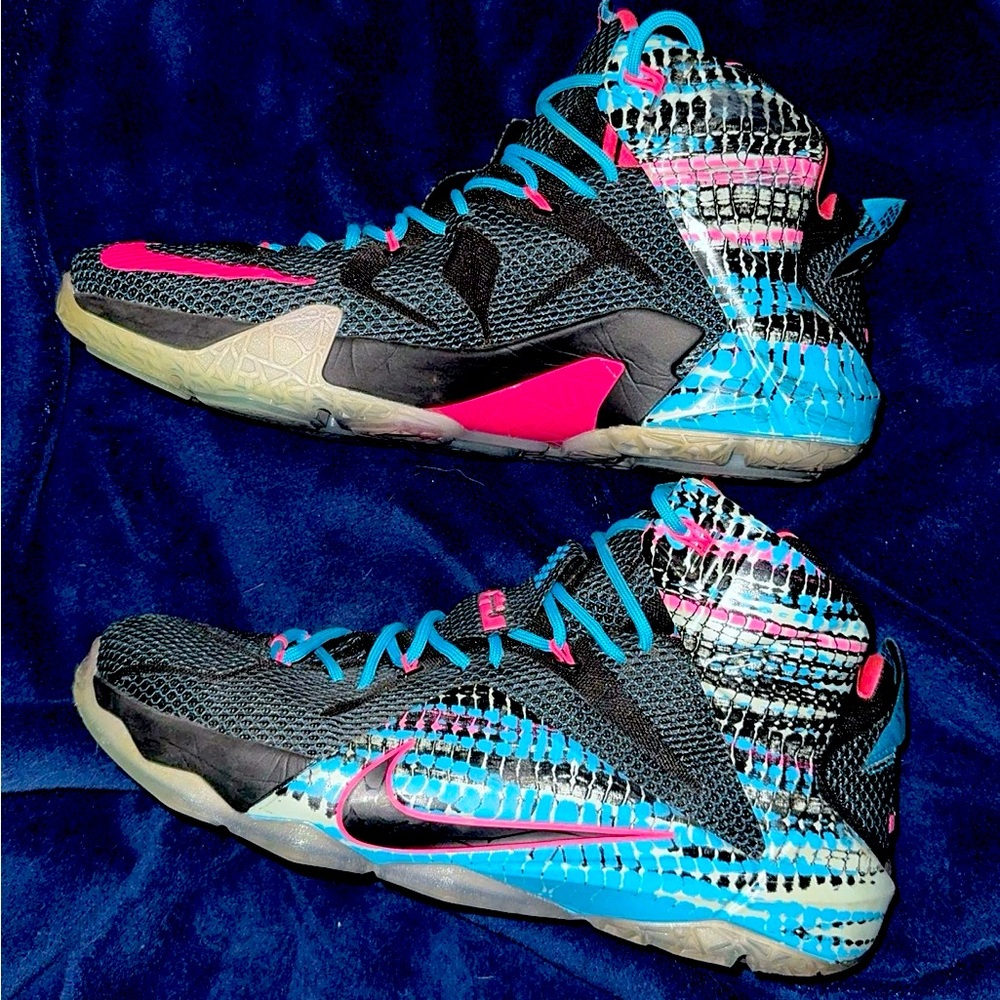 Lebron 12 “23 chromosomes”